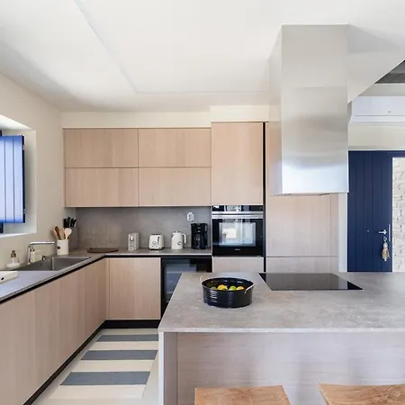 Clyde Apartment